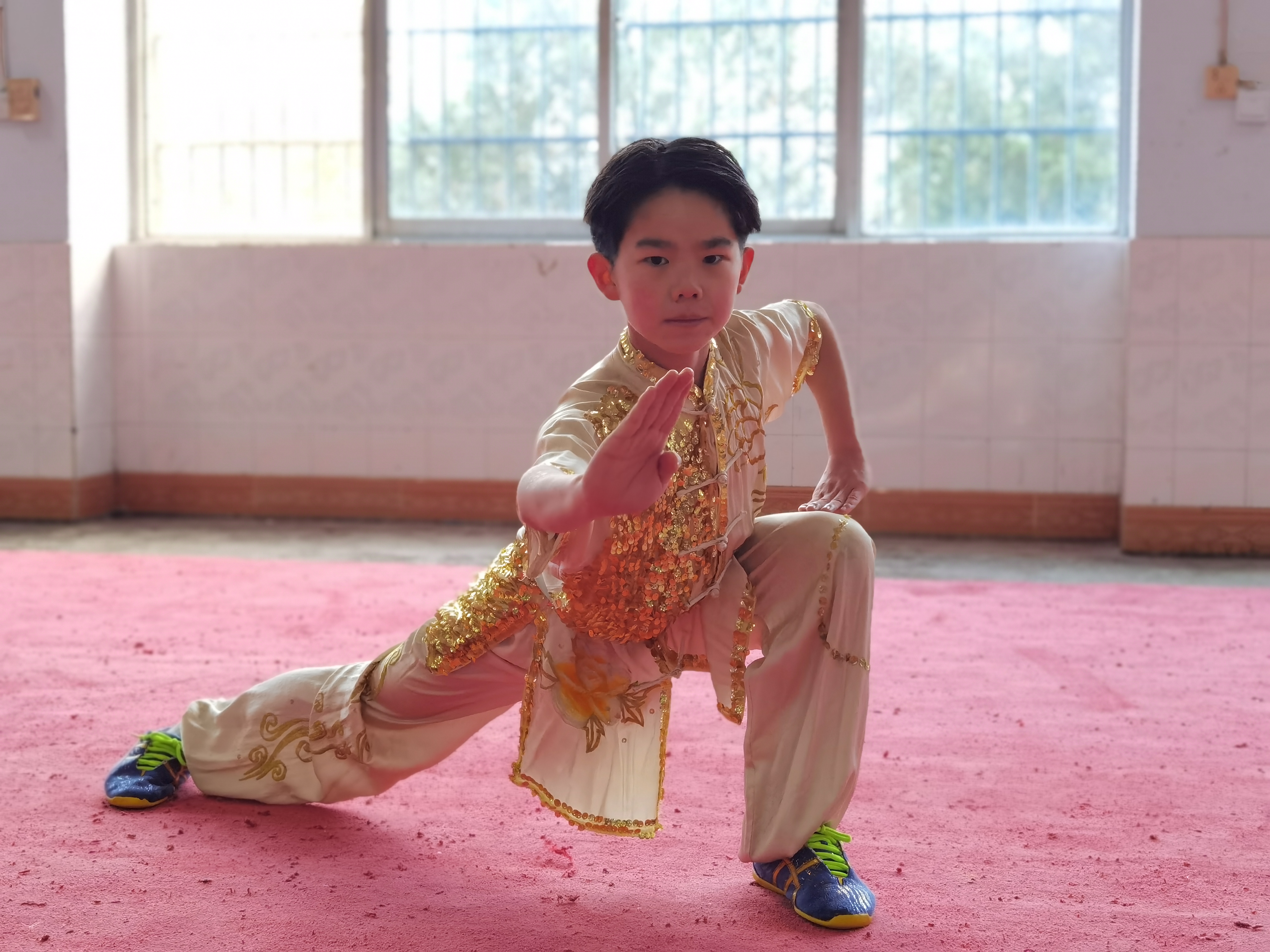 鵝坡武校冬季運動會開戰，參賽學生亮劍爭鋒