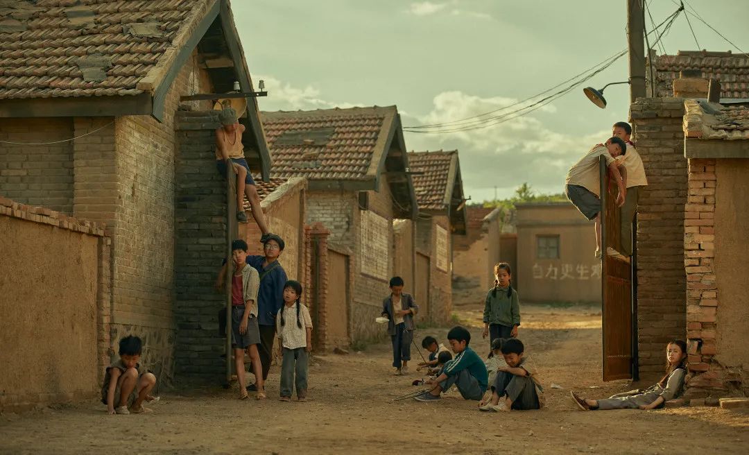 「美麗鵝坡」我校學生任澤一參演電影《我和我的父輩》